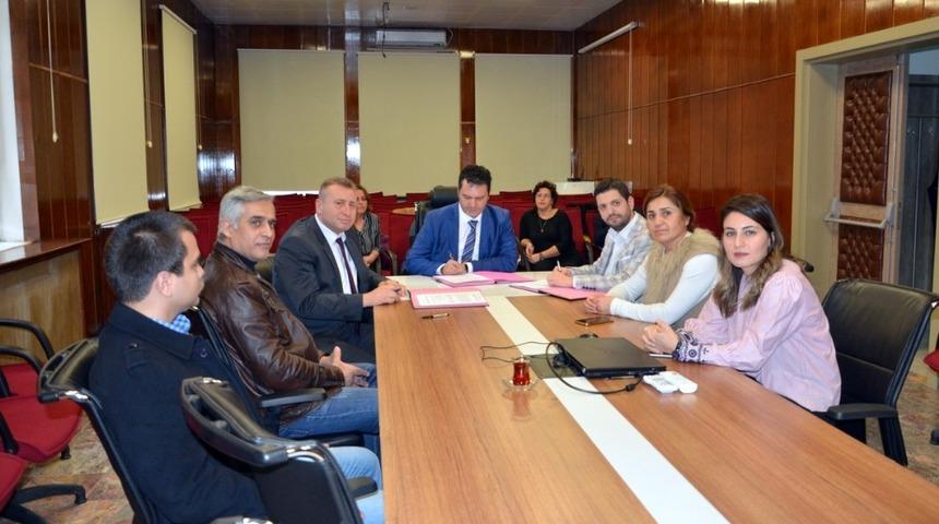 İmzalar &ccedil;ocuklar i&ccedil;in atıldı