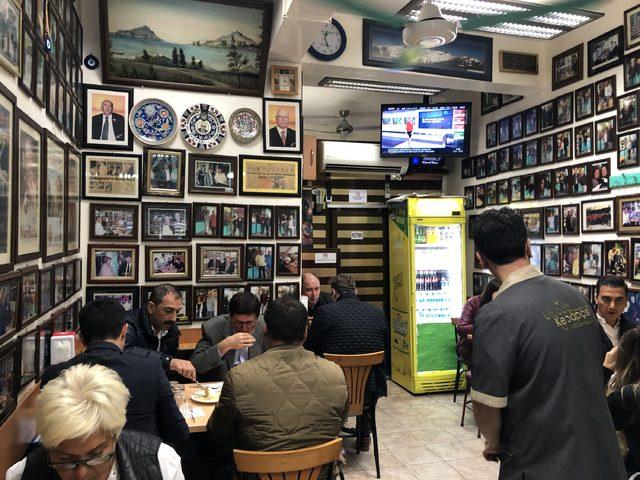 &Uuml;nl&uuml; kebap&ccedil;ı: İskender Kebap, Bursa nın &uuml;r&uuml;n&uuml;d&uuml;r 3