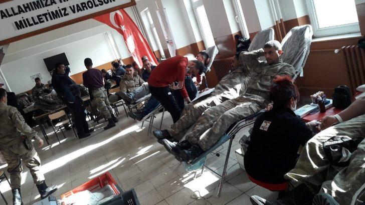 Muradiye’de asker ve koruculardan kan bağışı G3