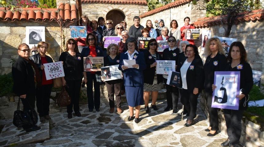 S&ouml;keli Kadınlar Kadına Şiddeti Kınadı
