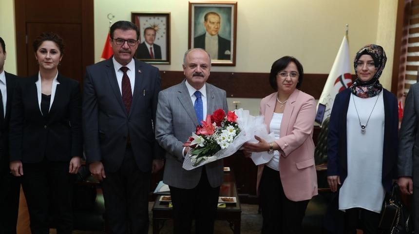 Vali &Ccedil;akacak, &lsquo;&Ouml;ğretmenler G&uuml;n&uuml;&rsquo; dolayısıyla &ouml;ğretmenleri kabul etti