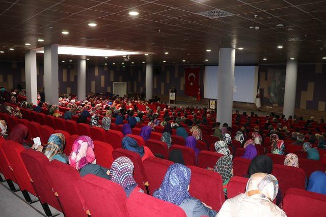 Karabük’te ‘Hz. Peygamber ve Gençlik’ konferansı