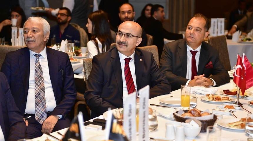 Vali Demirtaş: "S&uuml;ratle yatay mimariye d&ouml;n&uuml;ş yapmalıyız"