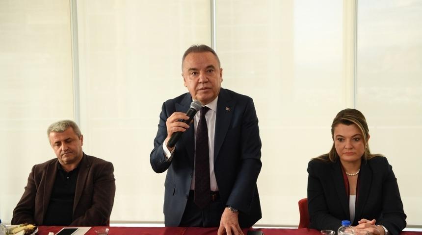 Başkan B&ouml;cek, muhtarlarla buluştu