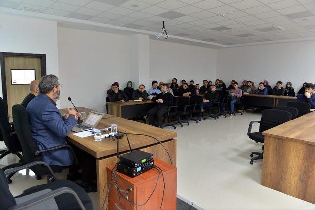 Son dönem Osmanlı düşüncesinde Doğu ve Batı algısı SAÜ’de konuşuldu