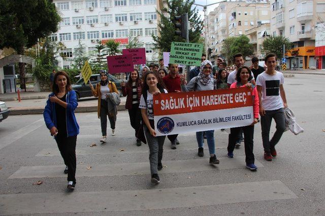 Kumluca’da Üniversite Öğrencileri Halk ile Yürüdü