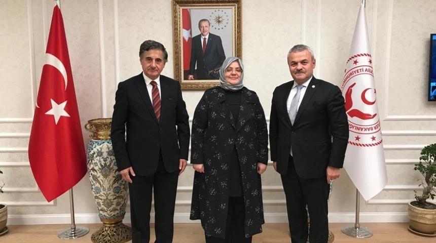 Milletvekili Güneş ve Ünal, Aile ve Çalışma Bakanı Selçuk ile bir araya geldi