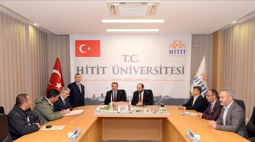 Hitit &Uuml;niversitesi İlahiyat Fak&uuml;ltesi Uygulama cami ihale s&ouml;zleşmesi imzalandı