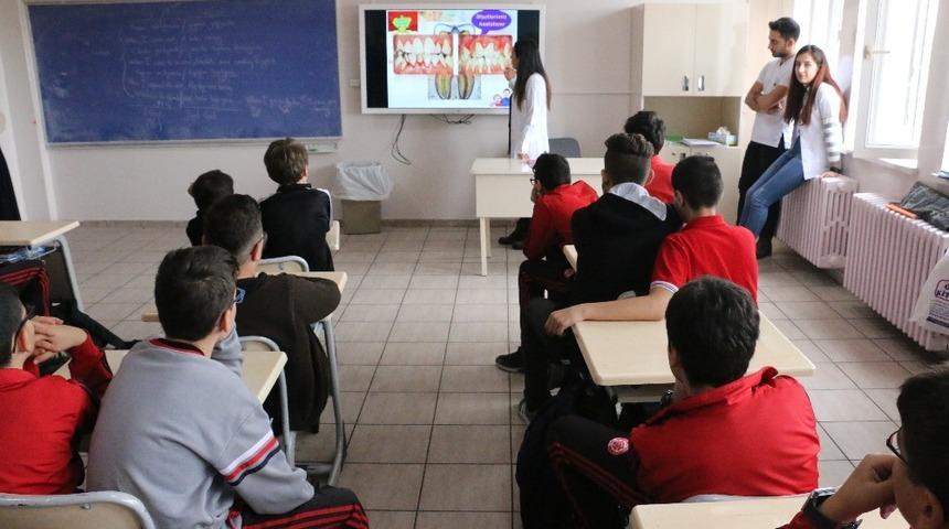 C&Uuml; Vakfı Okulları &ouml;ğrencilerine ağız ve diş taraması