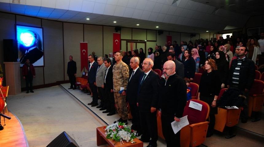 Van YY&Uuml;&rsquo;de &ouml;ğretmenler g&uuml;n&uuml; kutlandı