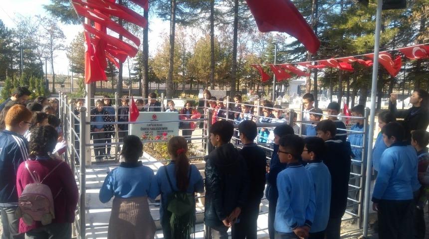 Ulukışlalı &ouml;ğrenciler Huzurevi sakinleriyle buluştu