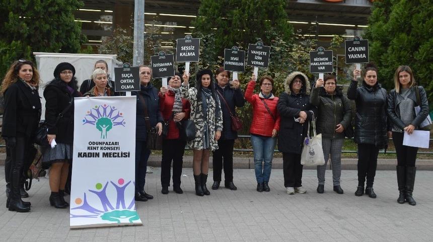 Kadınlardan kadına y&ouml;nelik şiddete tepki