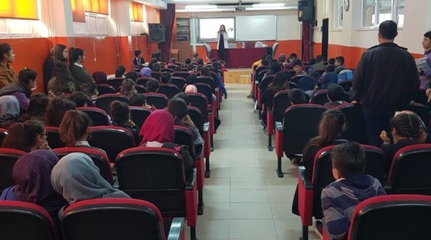 Karacaoğlan Ortaokulunda &ouml;ğrencilere sağlıklı beslenme eğitimi