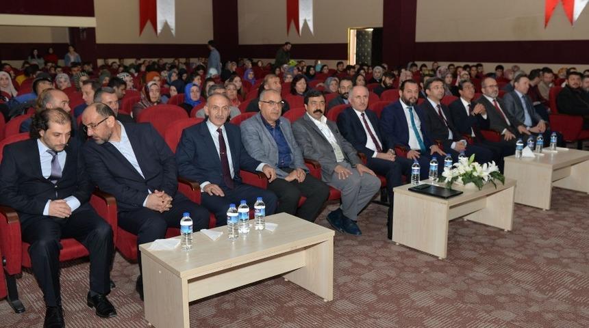 KM&Uuml;&rsquo;de aile ve gen&ccedil;lik konferansı