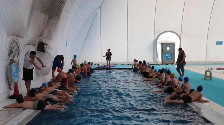 Karaman&rsquo;da "Y&uuml;zme Bilmeyen Kalmasın" projesi başladı