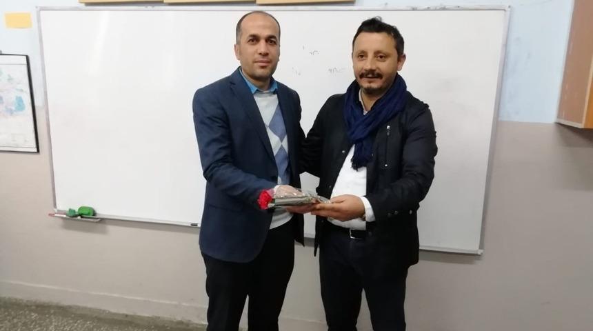 İş Adamı Akcan &Ouml;ğretmenler G&uuml;n&uuml;n&uuml; kutladı