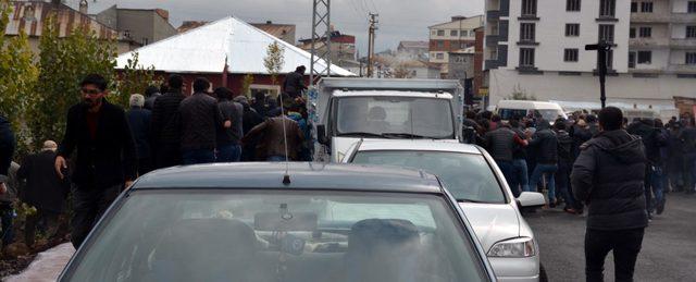 Patnos'ta elektrik protestosu sırasında 1 kişi kalp krizinden öldü