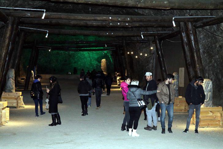 'Hababam Sınıfı'ndan etkilenip mağarada ders yaptılar G1