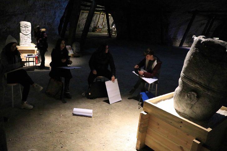 'Hababam Sınıfı'ndan etkilenip mağarada ders yaptılar G3