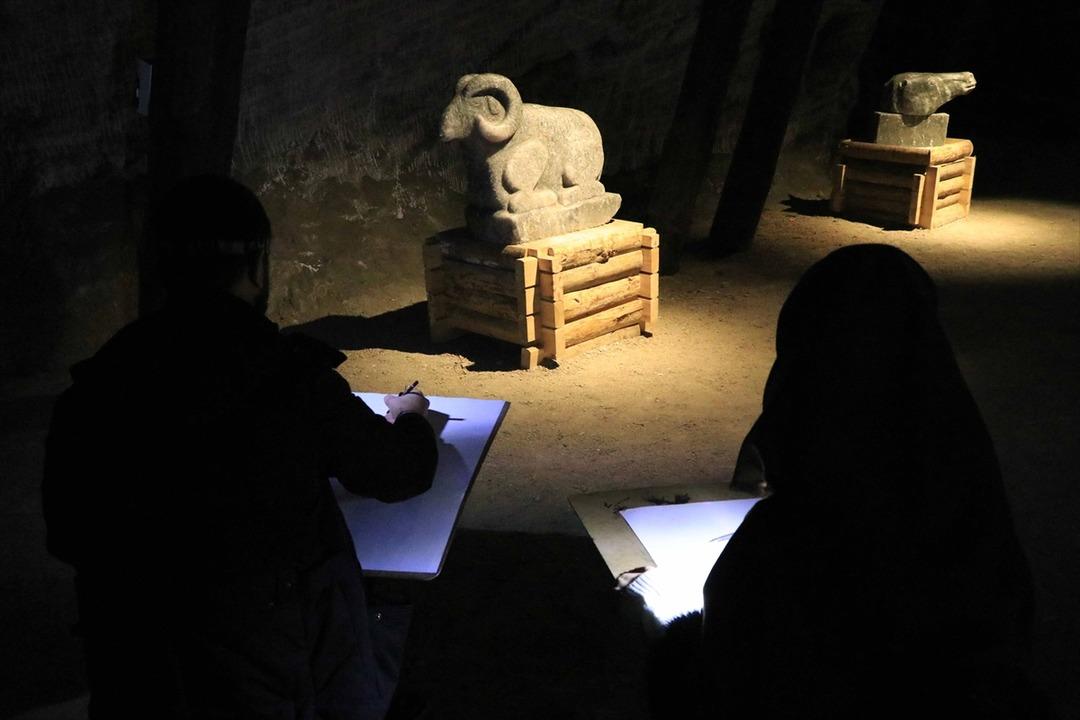 'Hababam Sınıfı'ndan etkilenip mağarada ders yaptılar