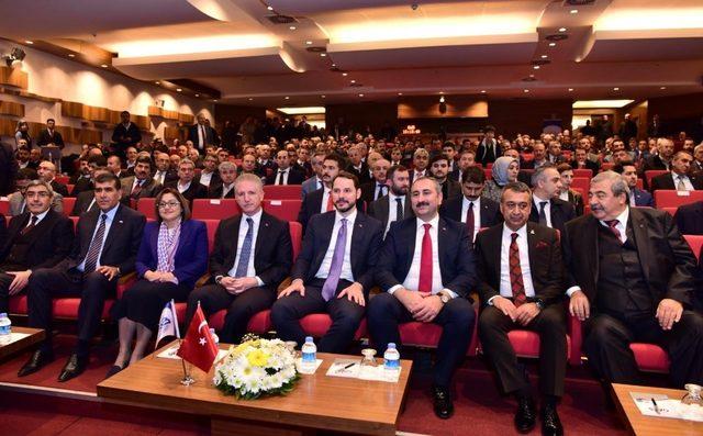 Bakan Albayrak ve Gül iş dünyasıyla bir araya geldi