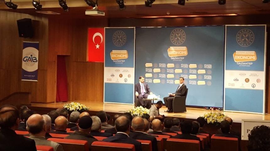 Bakan Albayrak ve G&uuml;l iş d&uuml;nyasıyla bir araya geldi