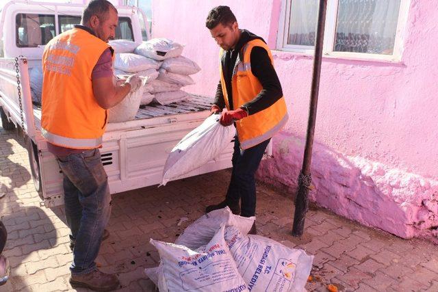 Kuşadası Belediyesinden 2 bin 500 aileye kömür yardımı