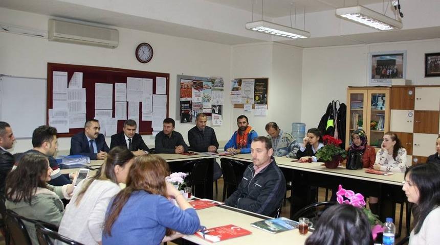 Başkan Yemenici’den öğretmenlere Türk Bayrağı