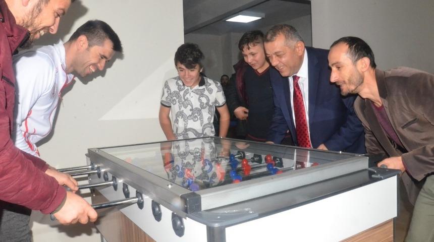 Erdoğan Bıyık, gen&ccedil;lere taş &ccedil;ıkarttı