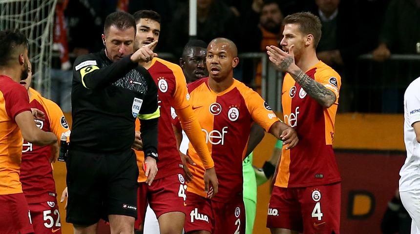 Galatasaraylı futbolcular ve teknik heyet ma&ccedil;tan sonra konuşmadı