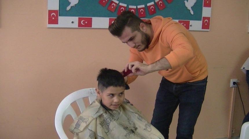 (&Ouml;zel) Minikler, &rsquo;Kuaf&ouml;r&uuml;m Okulda&rsquo; projesi ile sevindi