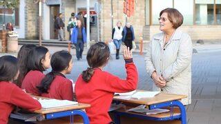 Emekli öğretmenlere duygulandıran sürpriz