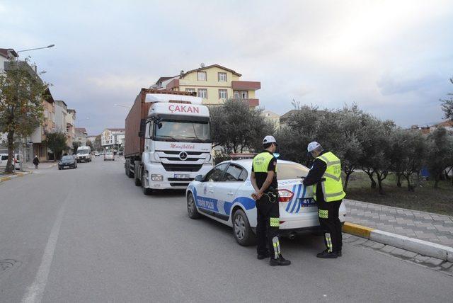 Trafik polisleri Körfez’de denetime başladı