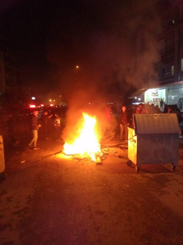 Elektrik kesintilerini protesto ettiler