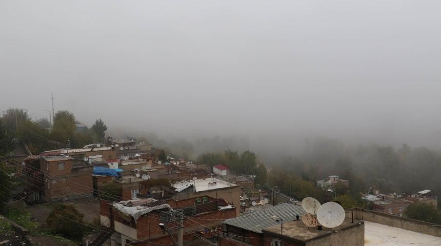 Diyarbakır&rsquo;ı sis kapladı