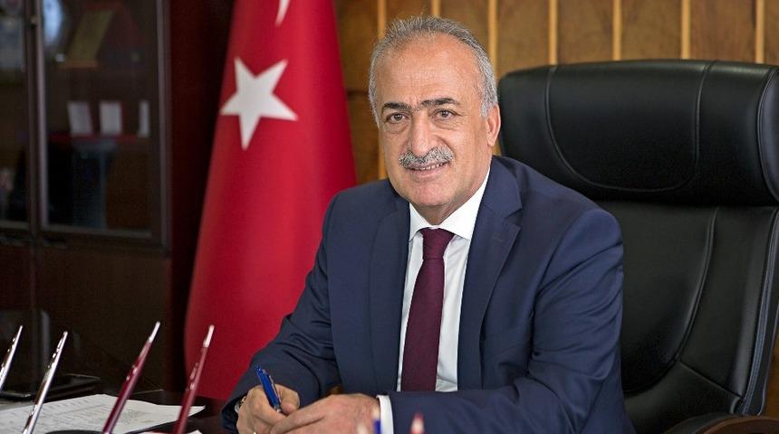 Rekt&ouml;r &Ccedil;omaklı&rsquo;dan 24 Kasım &Ouml;ğretmenler G&uuml;n&uuml; Mesajı