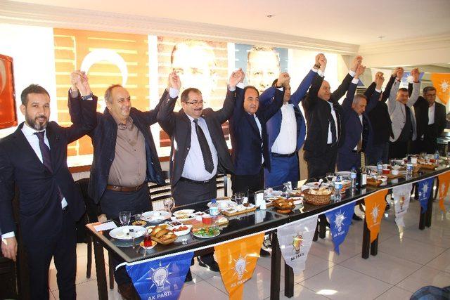 Edremit AK Parti’den aday adaylarına kahvaltı