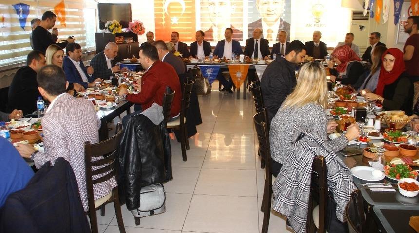 Edremit AK Parti’den aday adaylarına kahvaltı