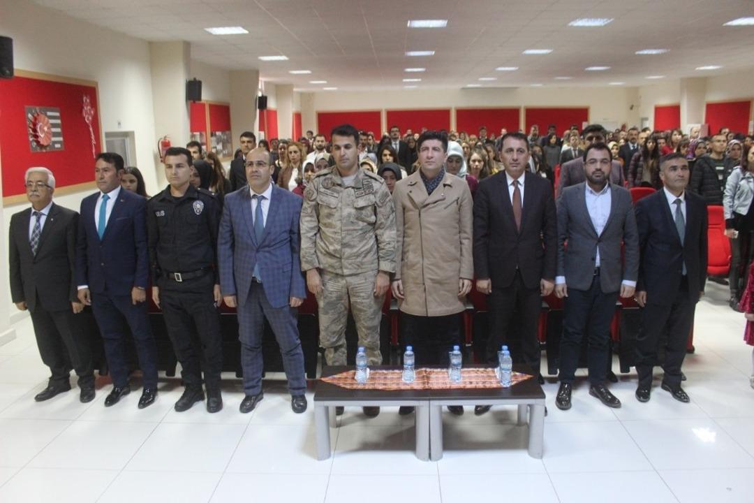 Yavuzeli&rsquo;de 24 Kasım &Ouml;ğretmenler G&uuml;n&uuml; t&ouml;renle kutlandı