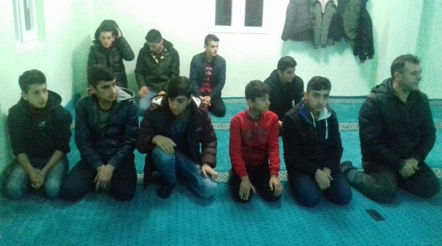 Beyt&uuml;şşebap&rsquo;ta gen&ccedil;ler namazda buluyor