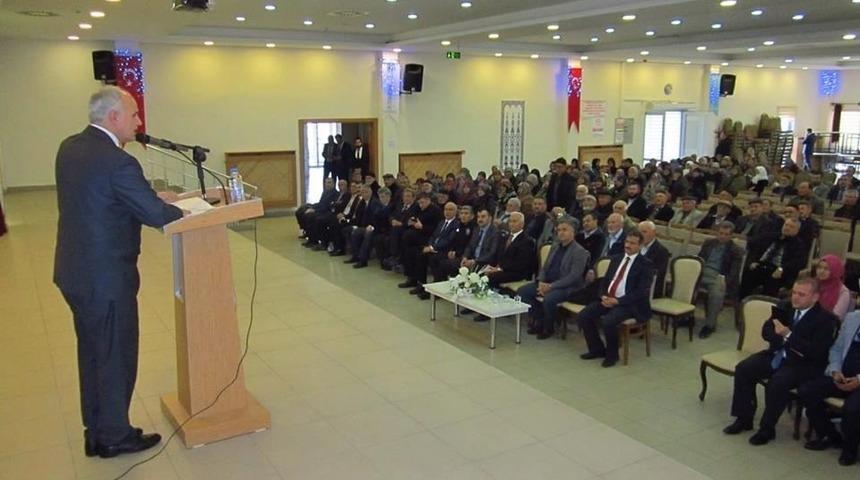 Aslanapa&rsquo;da &rsquo;Peygamberimiz ve Gen&ccedil;lik&rsquo; konulu konferans