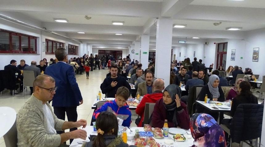 Hisarcık Belediyesi&rsquo;nden &ouml;ğretmenlere yemek jesti
