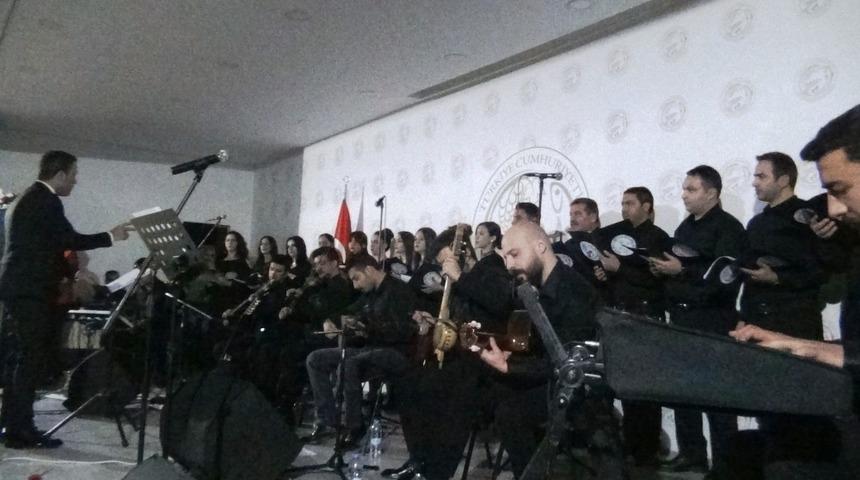 Erciş&rsquo;te M&uuml;zik &Ouml;ğretmenlerden Oluşan Koru Beğeni Topladı