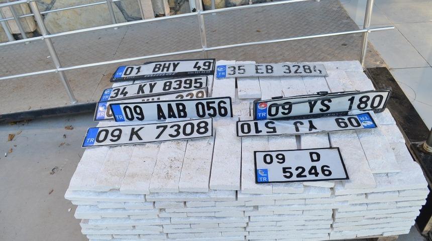 Didim&rsquo;de ara&ccedil; plakaları emniyette sahibini bekliyor