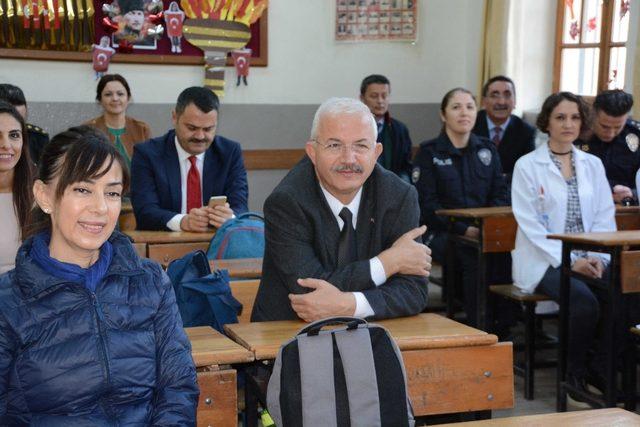 Bütün ilçe bir oldu, öğretmenler günü için filimde rol aldı