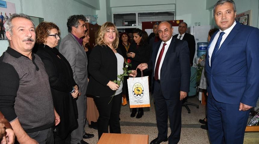 Başkan Hasan Arslan &ouml;ğretmenleri kutladı