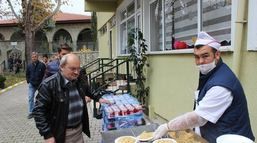 Vezirhan&rsquo;da camilerde pilav dağıtıldı