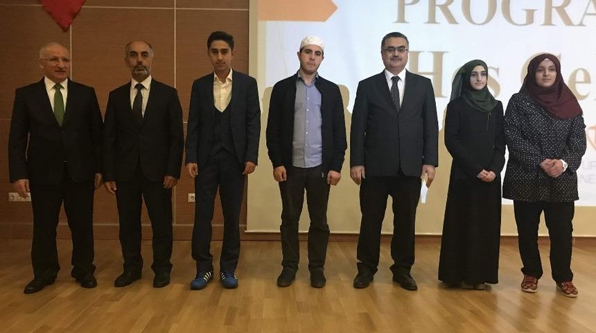 Siirt&rsquo;te &rsquo;peygamberimiz ve gen&ccedil;lik&rsquo; konulu konferans verildi
