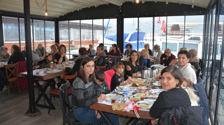 Usta &Ouml;ğreticiler Derneğinden &Ouml;ğretmenler G&uuml;n&uuml; etkinliği