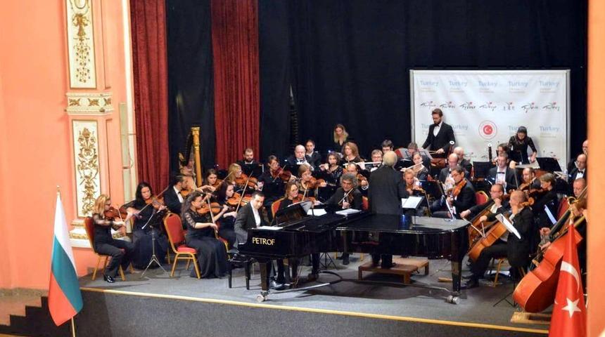 Sofya Orduevi'nde T&uuml;rk ve Bulgar m&uuml;ziği ş&ouml;leni